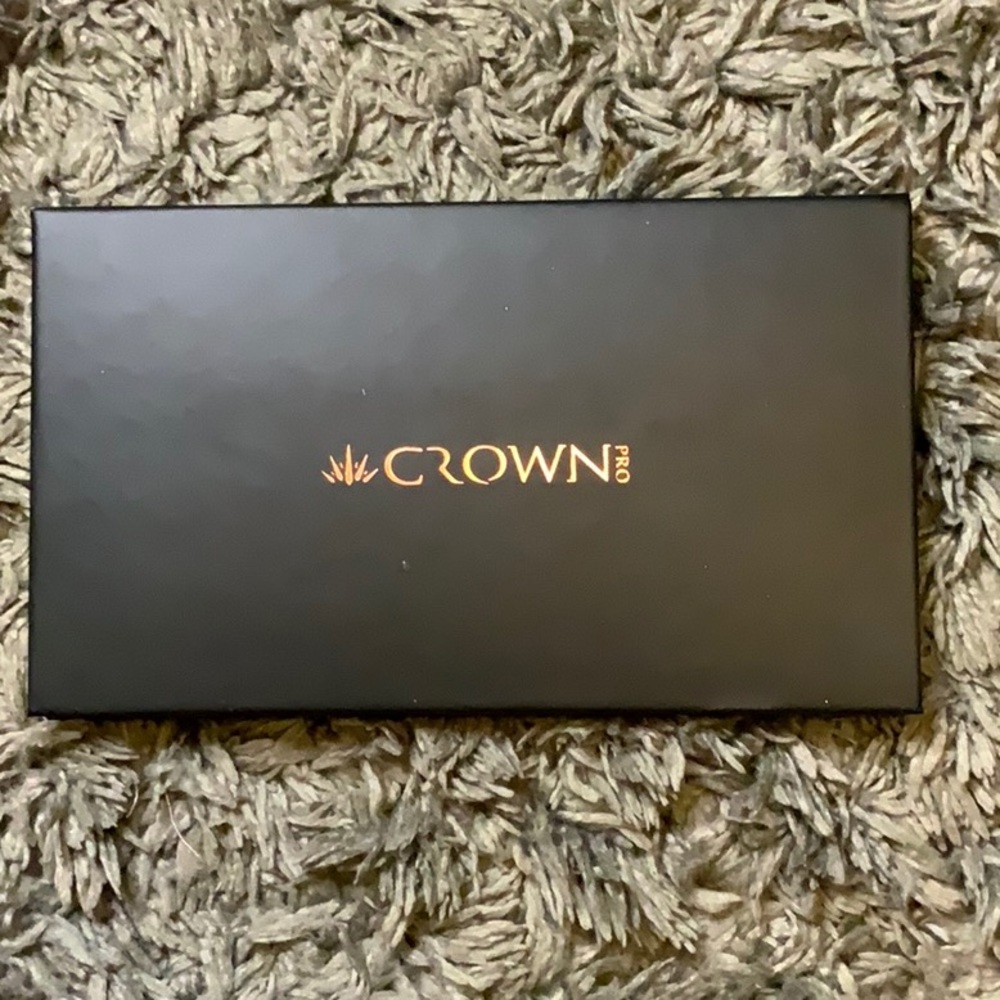 Crown Pro pallette